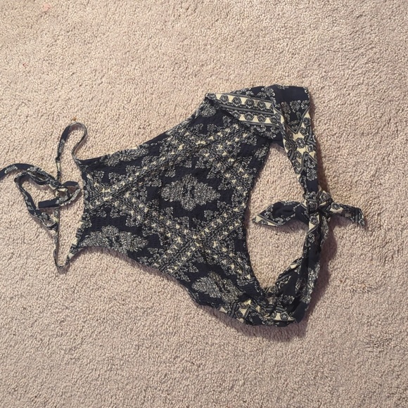 Halterneck bandanna crop top - Picture 1 of 1